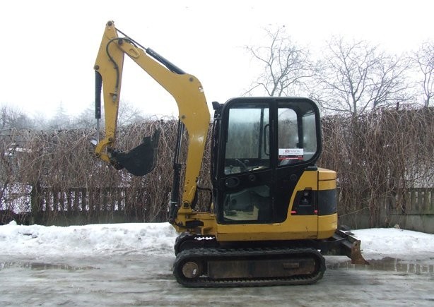 CAT 302.5 z roku 2006 MiniKoparka — zdjęcie 3