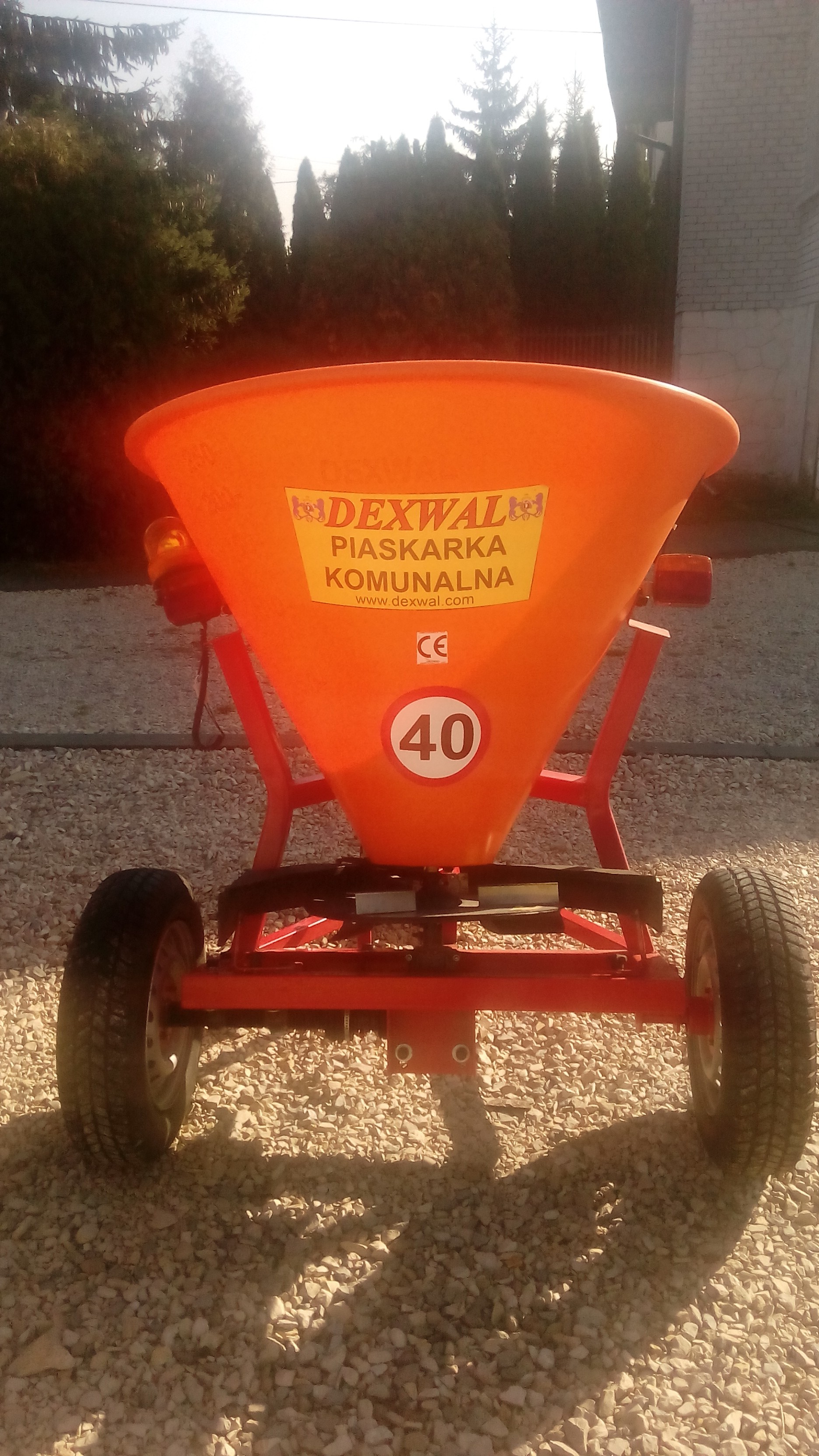 Piaskarka Komunalna CIĄGNIONA 300L QUAD  — zdjęcie 1