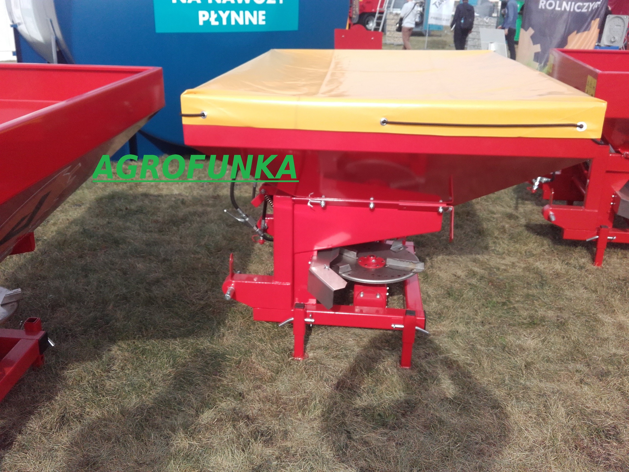 Rozsiewacz Nawozu 600/800/1200 L Altro Dost do Klienta — zdjęcie 1