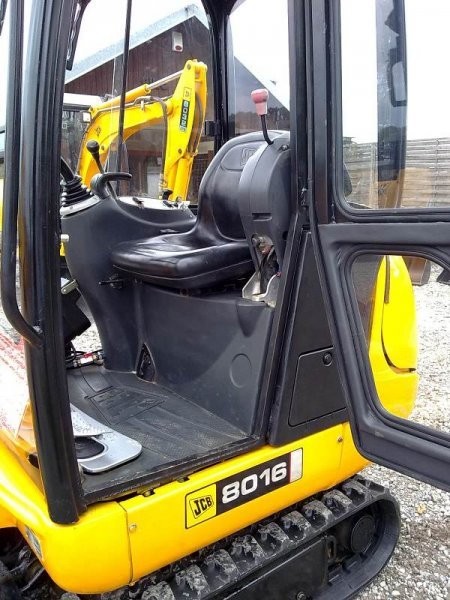 Koparka / Minikoparka JCB 8016 --- rocznik: 2007 — zdjęcie 3
