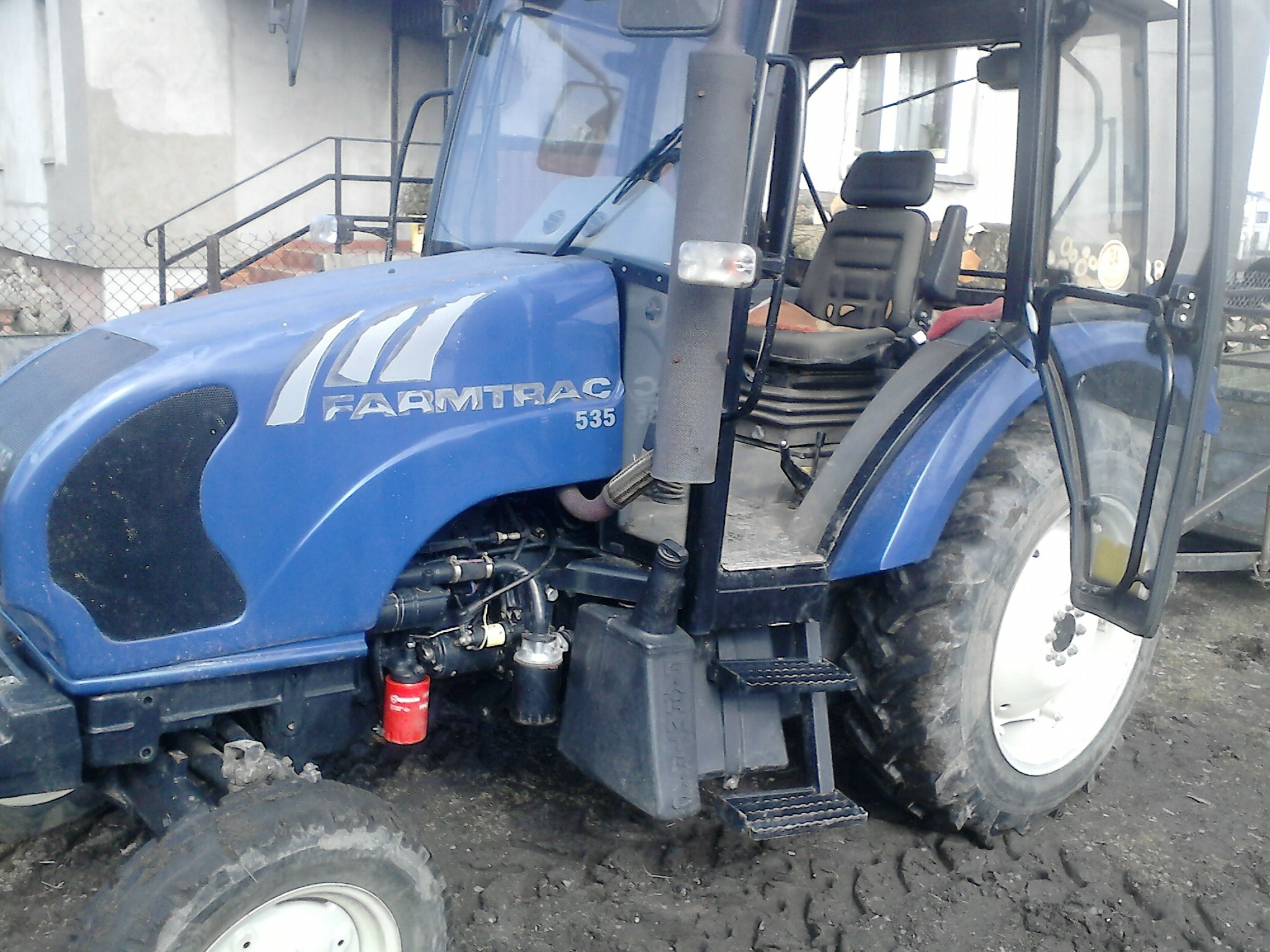 Ciagnik rolniczy Farmtrac 535 — zdjęcie 1