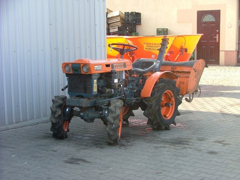 Mini traktorek Kubota B6000 — zdjęcie 5
