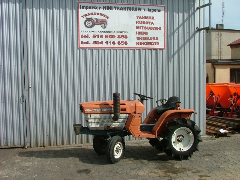 Mini traktorek Kubota B1400, 4x2, 14KM — zdjęcie 1