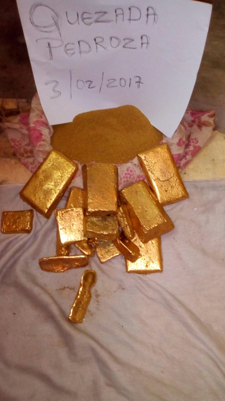 Goldbarren in der Menge zum Verkauf — zdjęcie 2