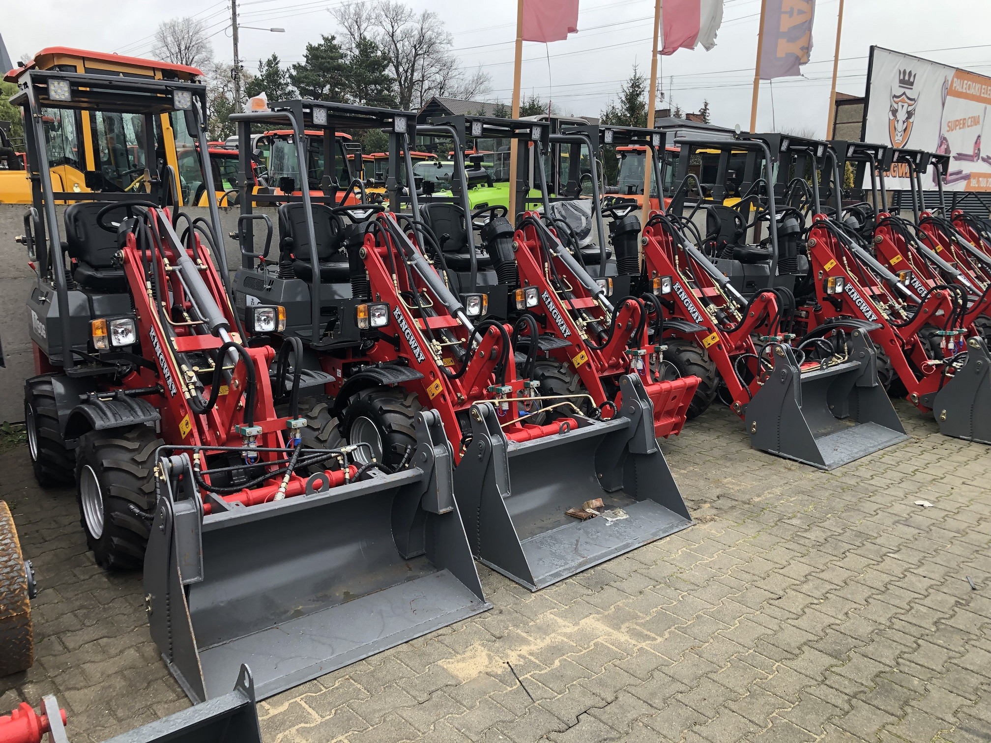 Ładowarka przegubowa KINGWAY 906  udźwig 700 kg silnik Perkins — zdjęcie 2