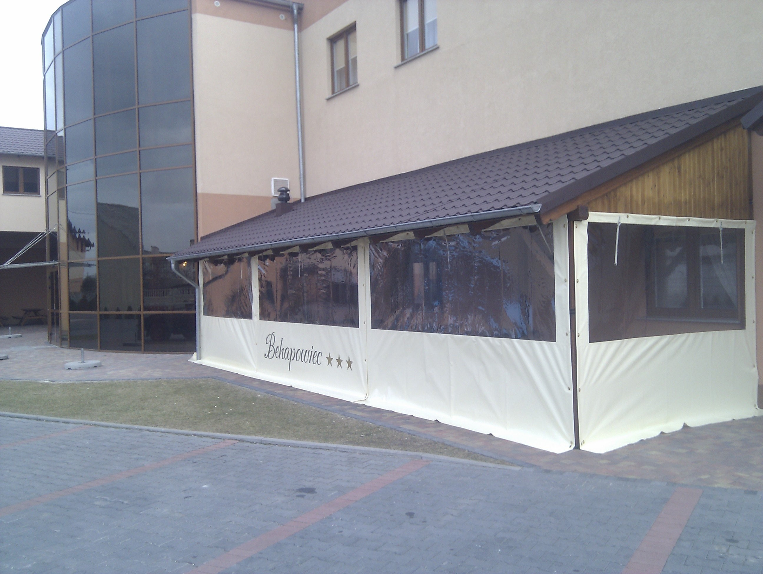 Taras balkon werand zabudowa plandekowa z szybą