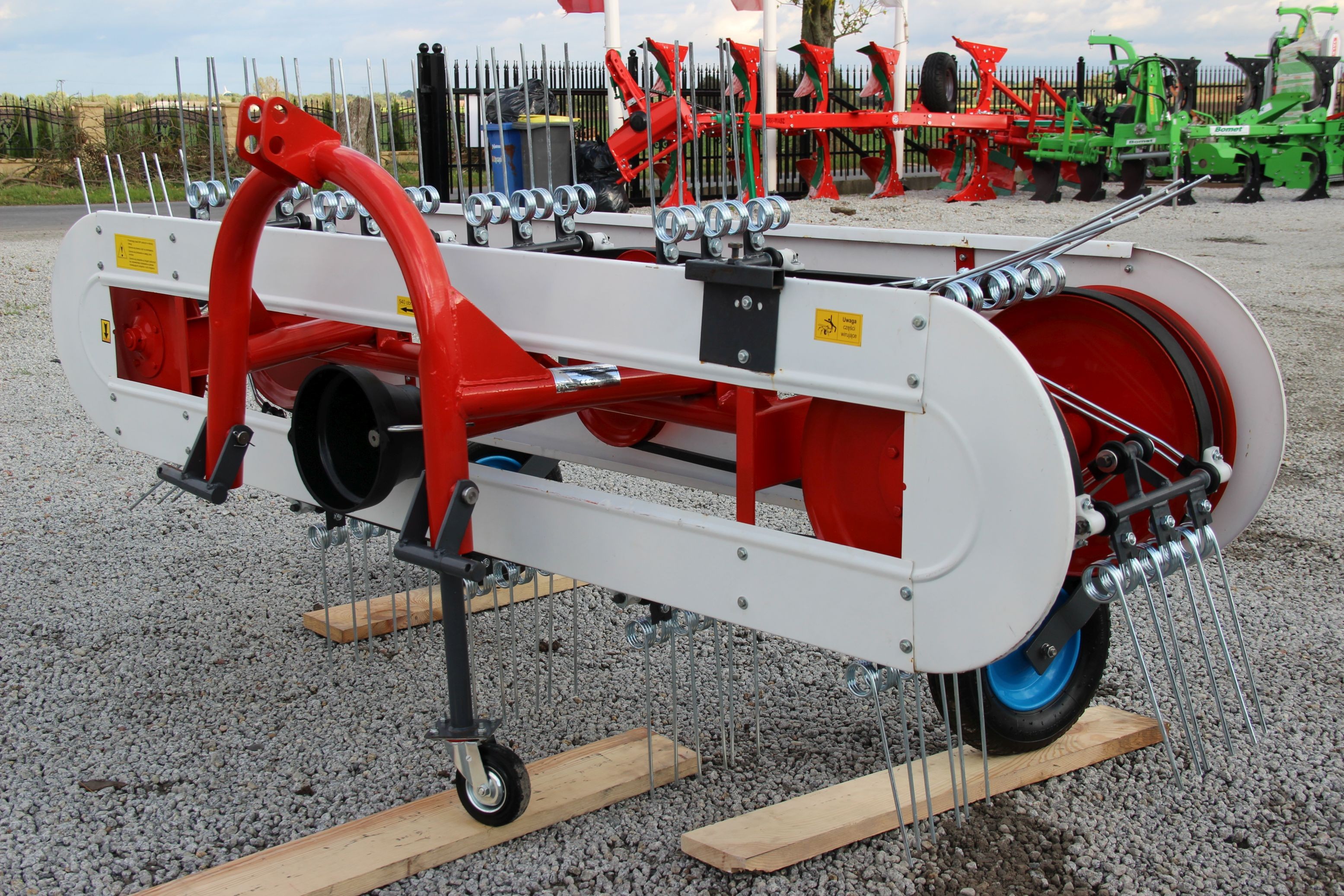 Przetrząsacz pasowy pająk pasówka hydraulicznie skladany — zdjęcie 5
