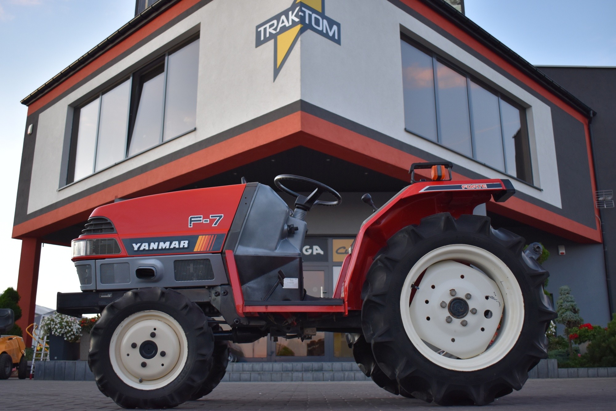 agrohobby traktor ciągnik do upraw YANMAR F7 diesel 4WD 17KM — zdjęcie 4