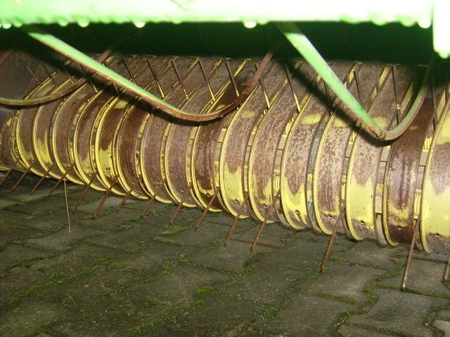 Prasa John Deere 550 — zdjęcie 2