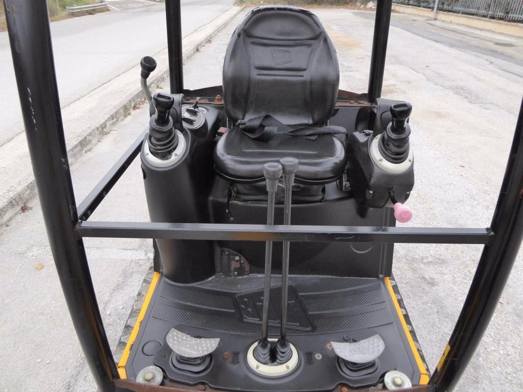 2010 JCB 8018 CTS — zdjęcie 5