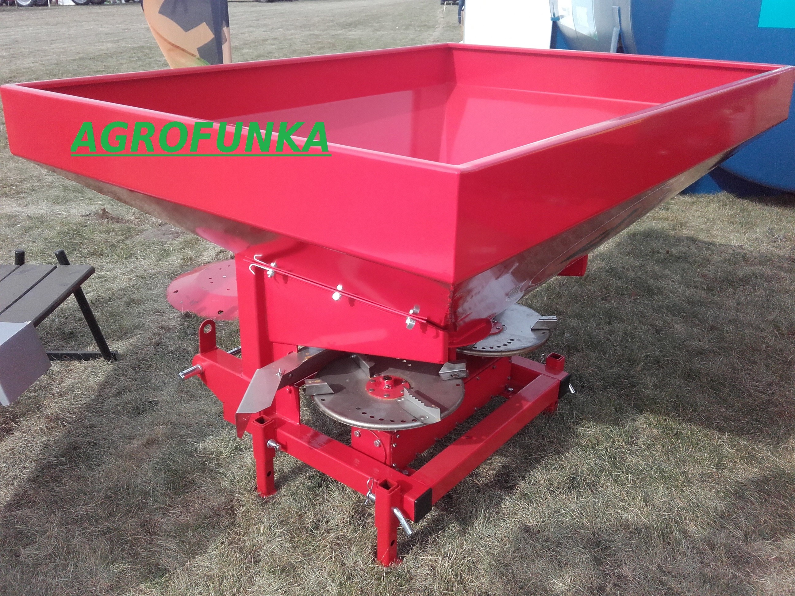 Rozsiewacz Nawozu 600/800/1200 L Altro Dost do Klienta — zdjęcie 3