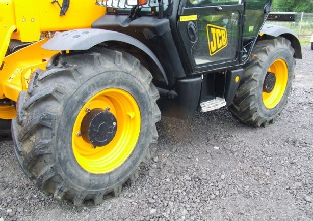 Ładowarka teleskopowa JCB 531-70 z roku 2009 — zdjęcie 1