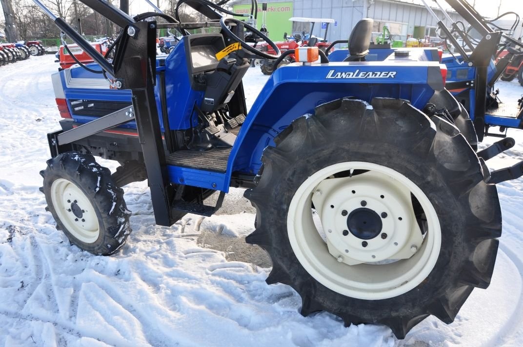 Iseki TA270F 27KM 4x4 ładowacz rewers - 1985 — zdjęcie 4