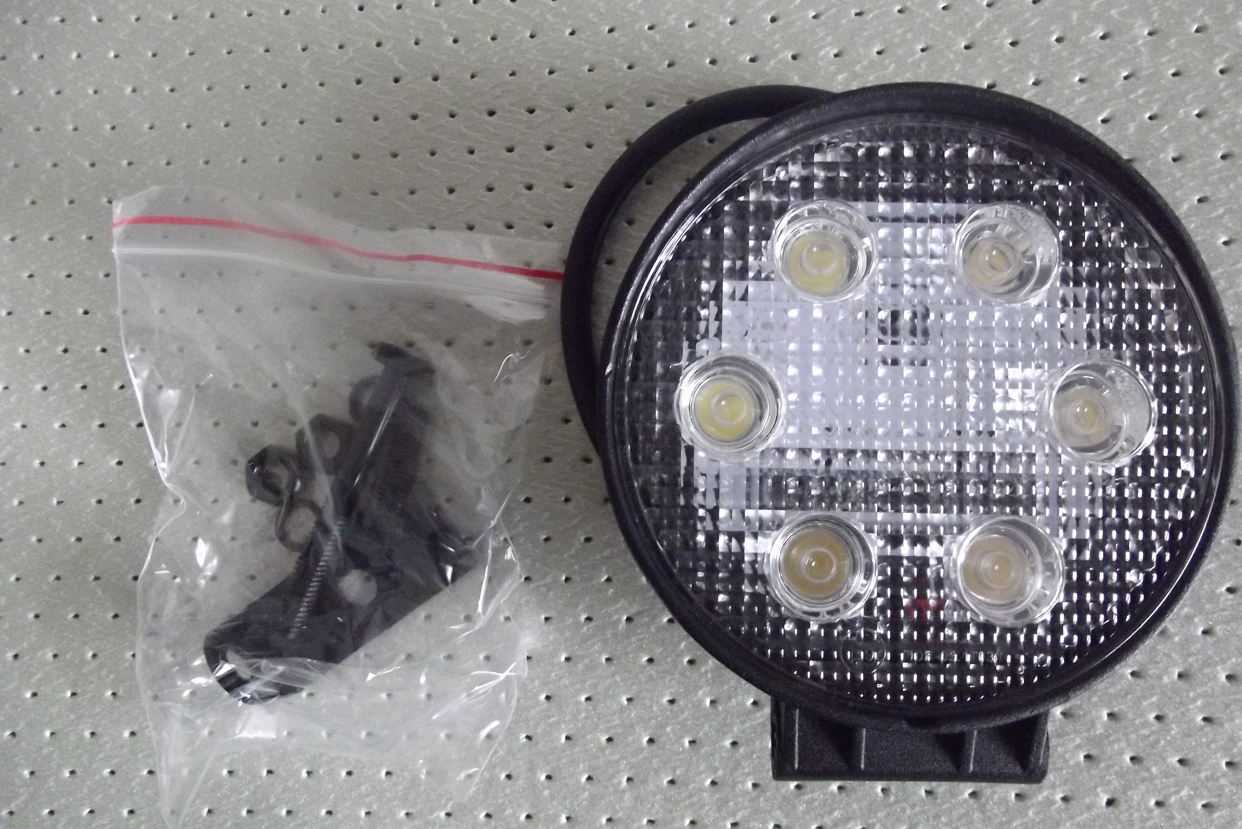 Lampa robocza okrągła 6 LED 12V-24V 6 x 3W — zdjęcie 1
