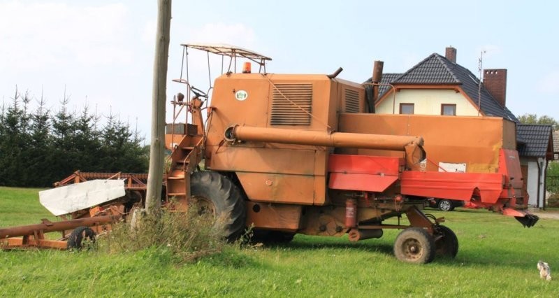 Kombajn zbożowy BIZON z sieczkarnią garażowany — zdjęcie 3