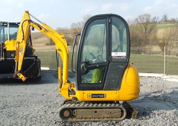 MINI KOPARKA JCB 8018 z roku 2006 — zdjęcie 1