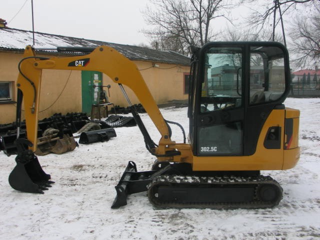 CAT 3025C z 2008 roku — zdjęcie 1