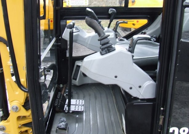 minikoparki CAT 301.8C - nowe i używane. — zdjęcie 4