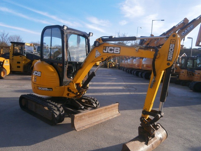 JCB 8025 ZTS,  2011 rok, sprzedam mini koparkę — zdjęcie 2