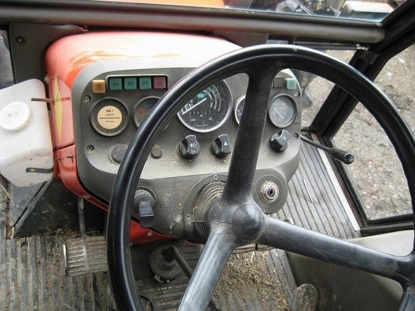 Ciągnik Zetor 6341F + ŁADOWACZA — zdjęcie 6