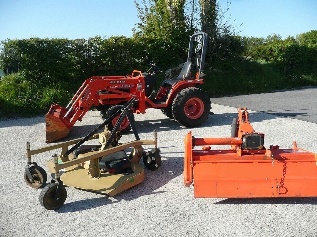 Stan bardzo dobry Kubota B 4272 HST  — zdjęcie 1
