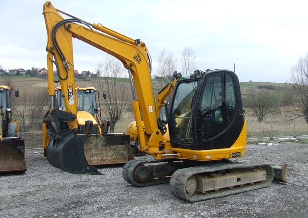 Midikoparka JCB 8080 z roku 2007