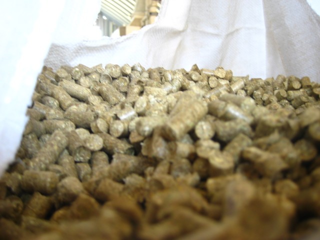 Agropelety z slamy, pr. 8mm 