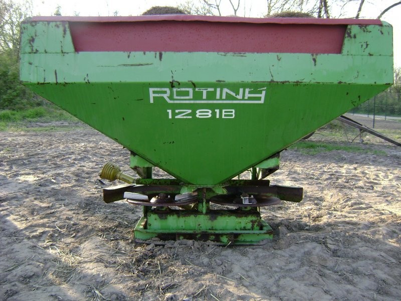 Rozsiewacz nawozów ROTINA 1200l — zdjęcie 3