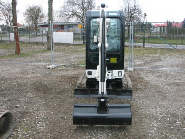 Sprzedam koparkę Bobcat E16 2011 — zdjęcie 6