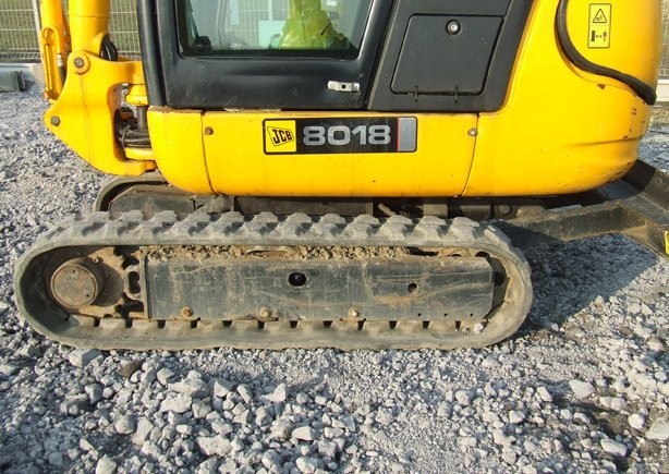 JCB 8018 z roku 2007 — zdjęcie 3