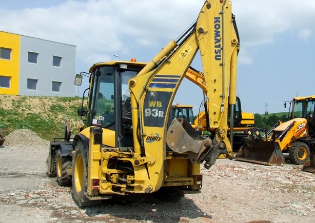 Komatsu WB 93R  z roku 2006 — zdjęcie 2