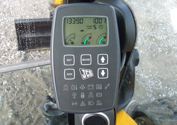 JCB 8085 ZTS z roku 2010-- — zdjęcie 3