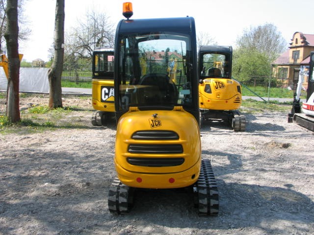 JCB 8018 - 2011 rok — zdjęcie 3