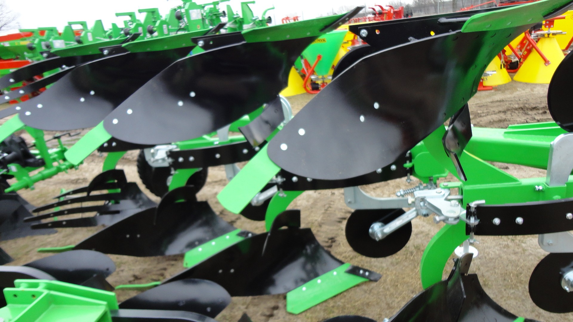 Pługi obrotowe Bomet 18'' resorowe 4 skiby + kroje — zdjęcie 7