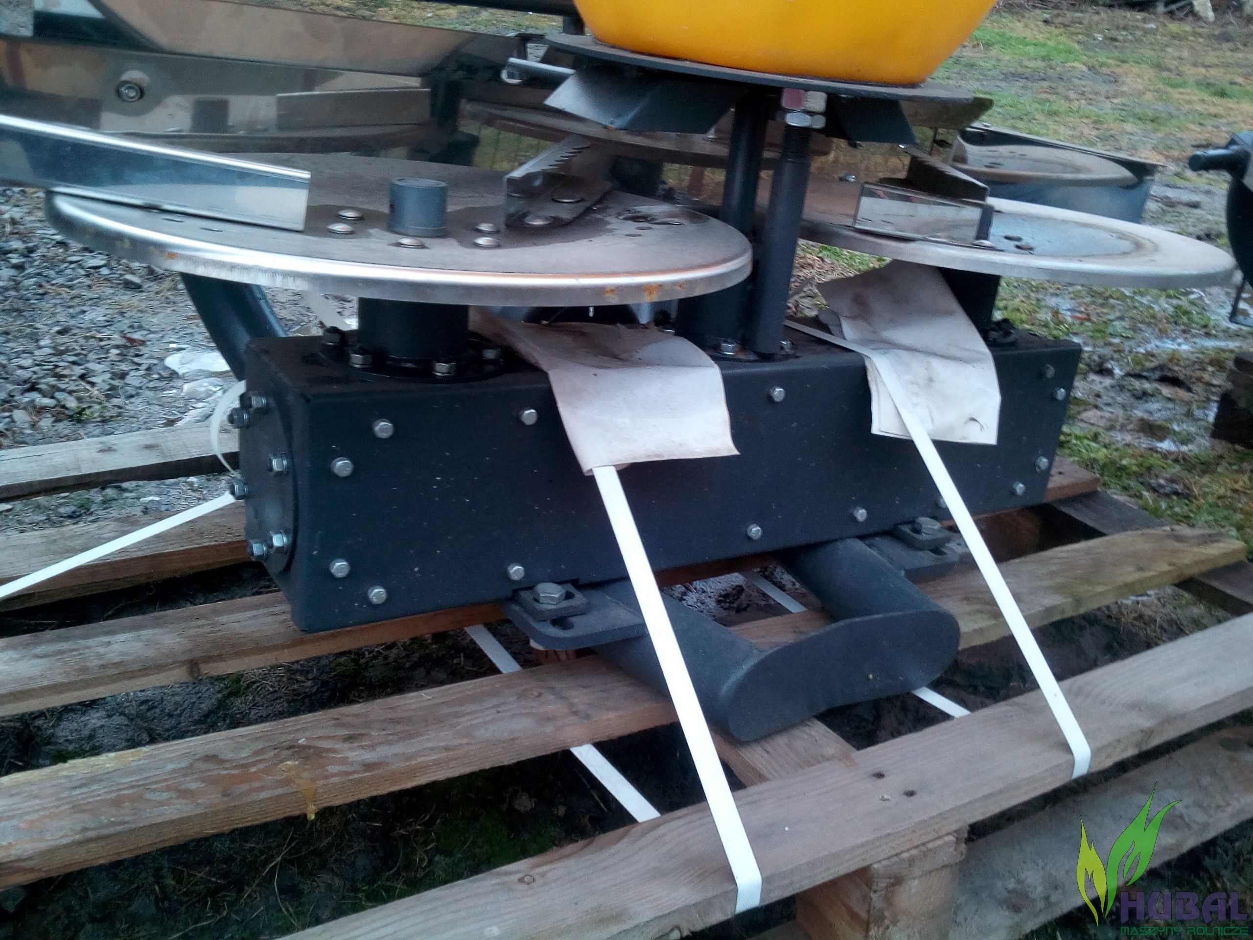 Rozsiewacz nawozu Lejek DWUTARCZOWY poj. 500L z hydrauliką — zdjęcie 8