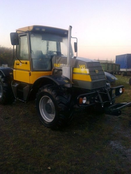 CIĄGNIK FASTRAC JCB 145 T — zdjęcie 1