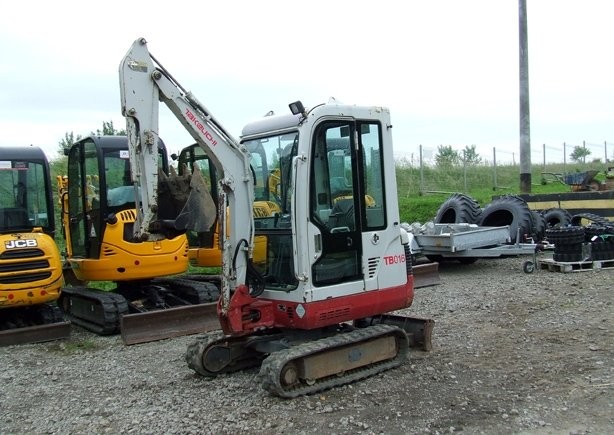 Mini koparka Takeuchi TB016