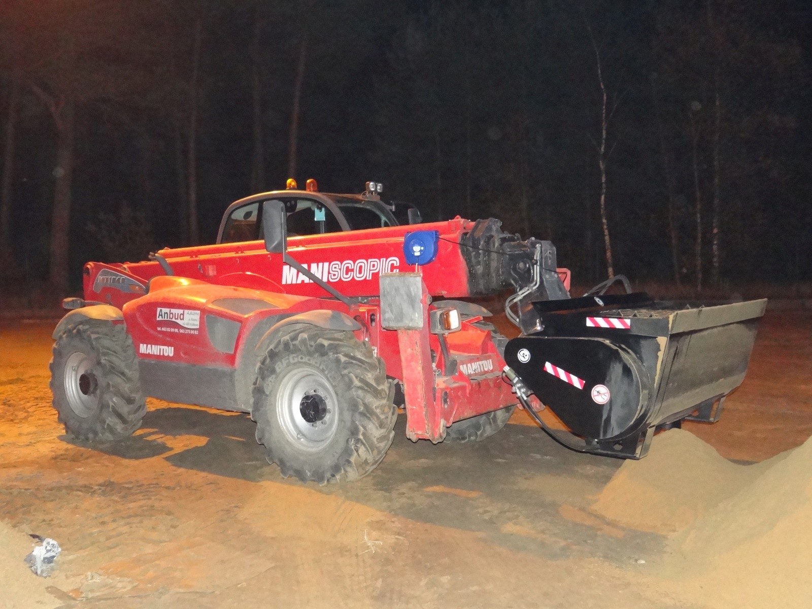 Mieszalnik ( łyżka ) do betonu do ładowarki teleskopowej Manitou, JCB — zdjęcie 4