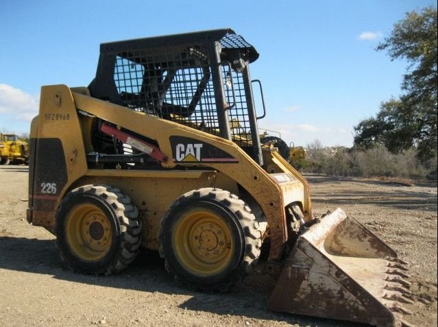 Caterpillar 226 — zdjęcie 1