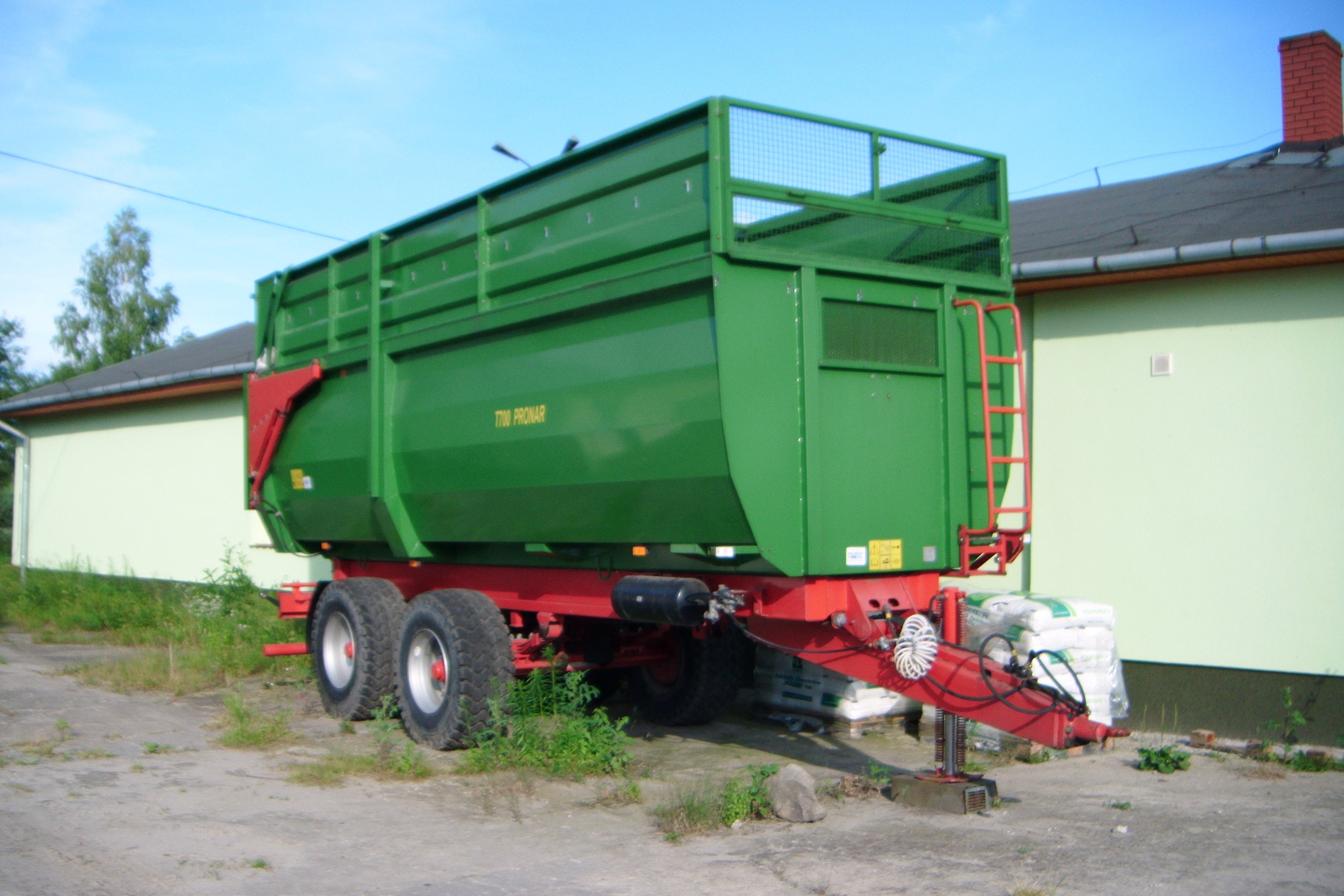 Przyczepa skorupowa PRONAR  T700 — zdjęcie 1