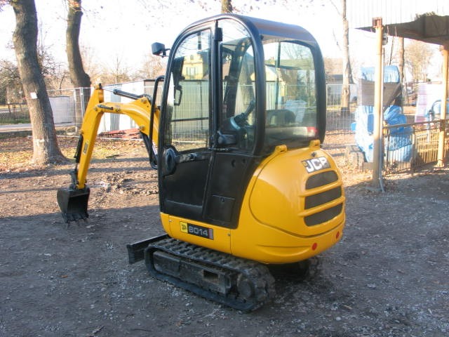 JCB 8014 z 2007 roku sprzedam — zdjęcie 2