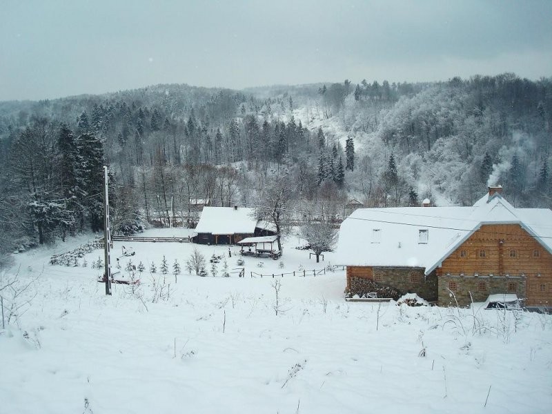 BIESZCZADY Piękna posiadłość w Teleśnicy — zdjęcie 4
