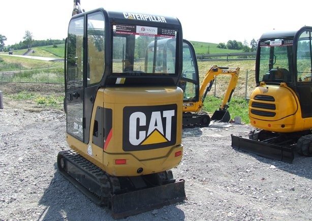Minikoparka  CAT 301.8 C rok 2011. — zdjęcie 2