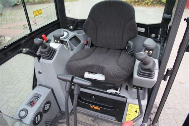 Bobcat E20 — zdjęcie 3