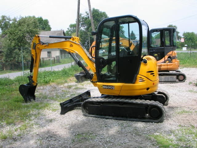 Super Okazja! Koparka JCB 8030 ZTS z 2007 roku — zdjęcie 1