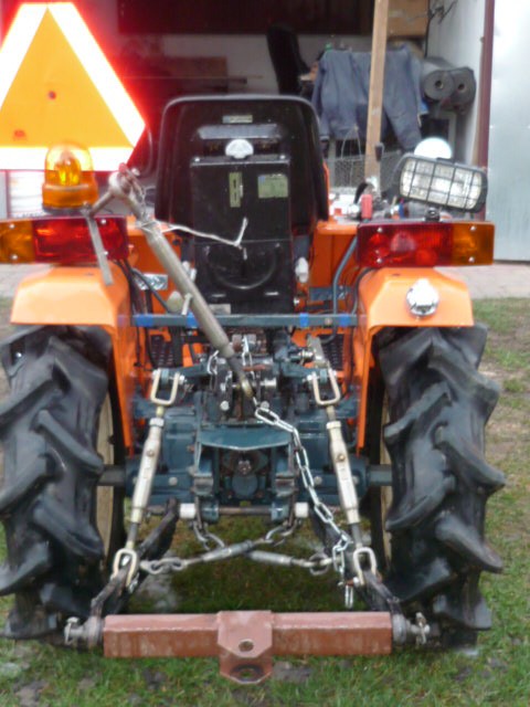 Kubota b1402 w komplecie z glebogryzarką, pługiem do śniegu — zdjęcie 2