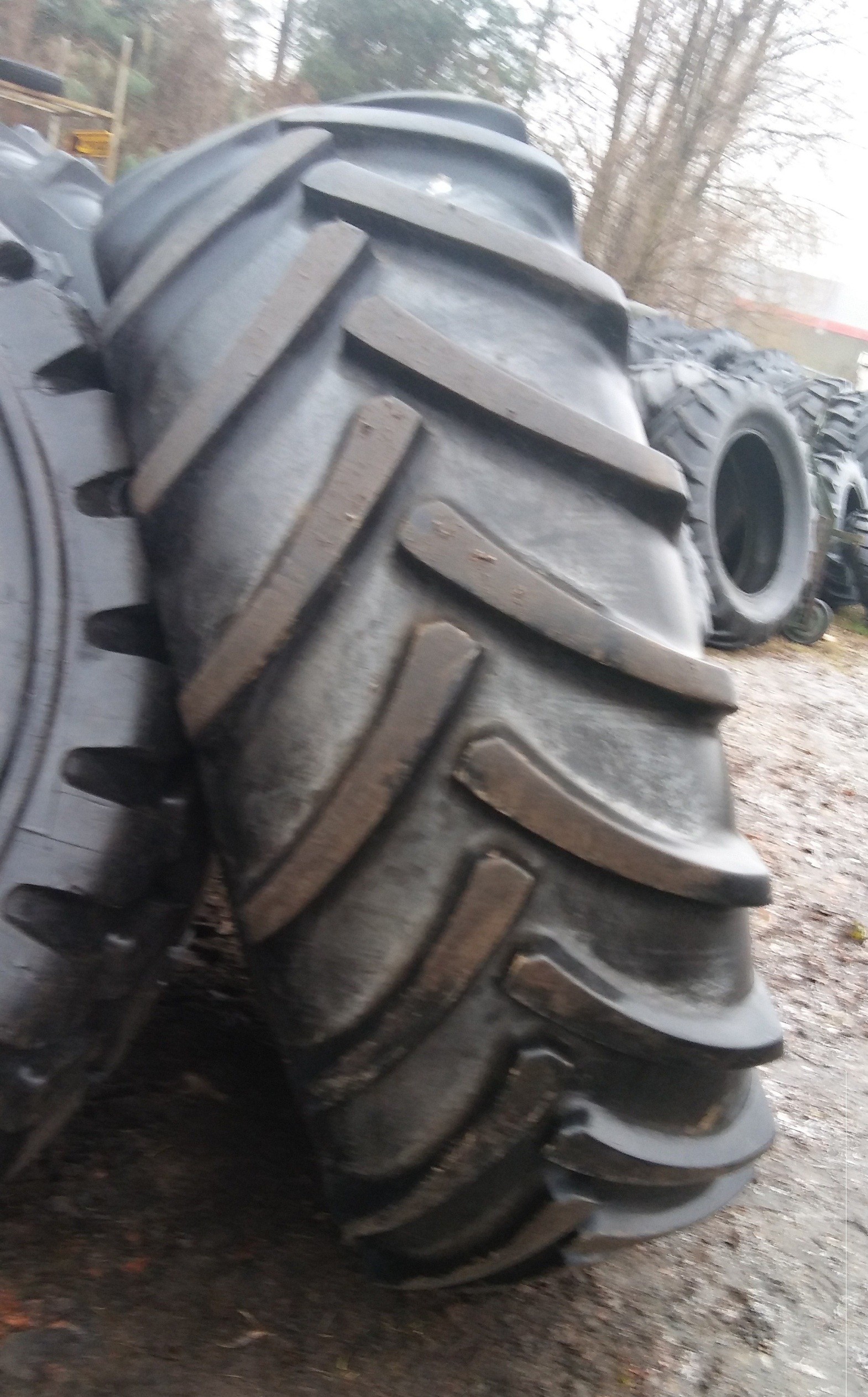 (G1222) Opona 680/85 R32 Continental  — zdjęcie 2