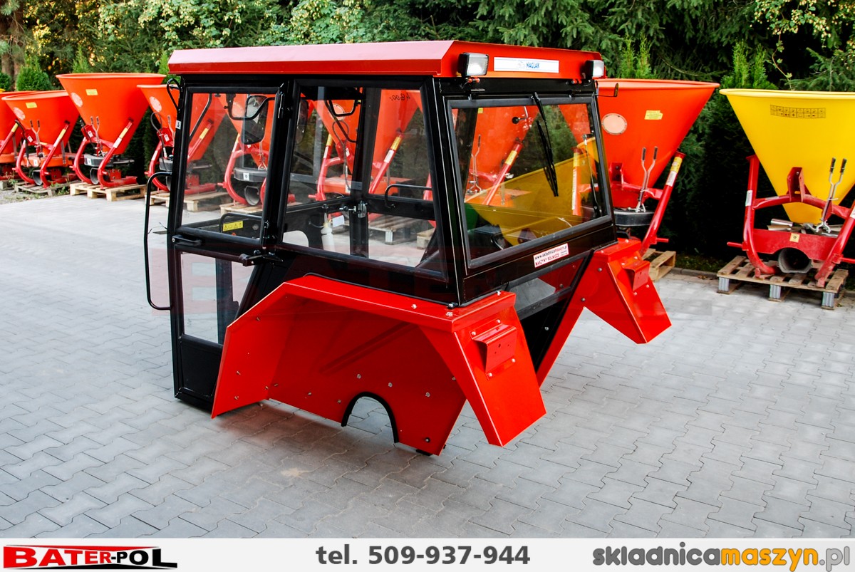 Kabina C-360  URSUS NAGLAK z metalowymi błotnikami (komfortowa)  — zdjęcie 3