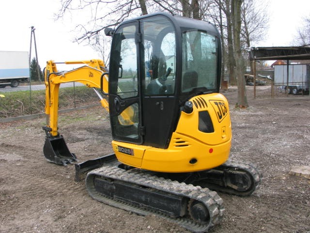 Koparka JCB 8025 zts 2008 - niski przebieg — zdjęcie 2
