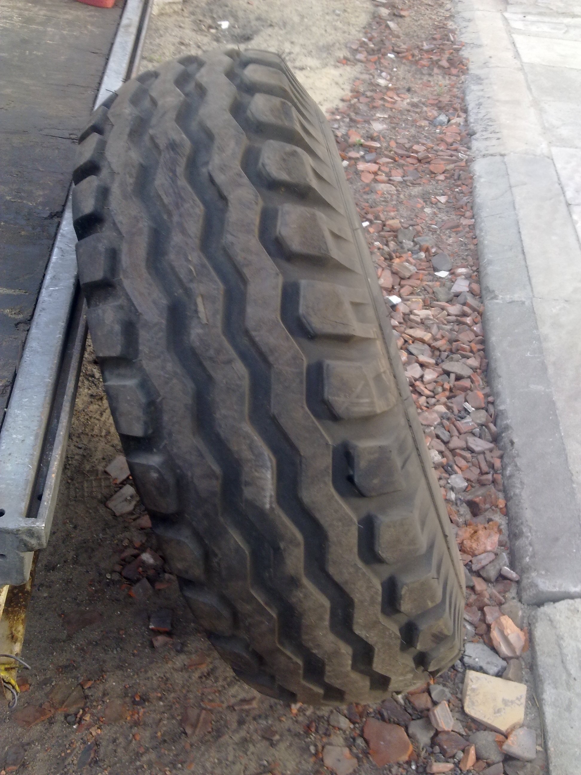 Ursus Dębica 12.5/80-18" 16 PR - 2002 — zdjęcie 3
